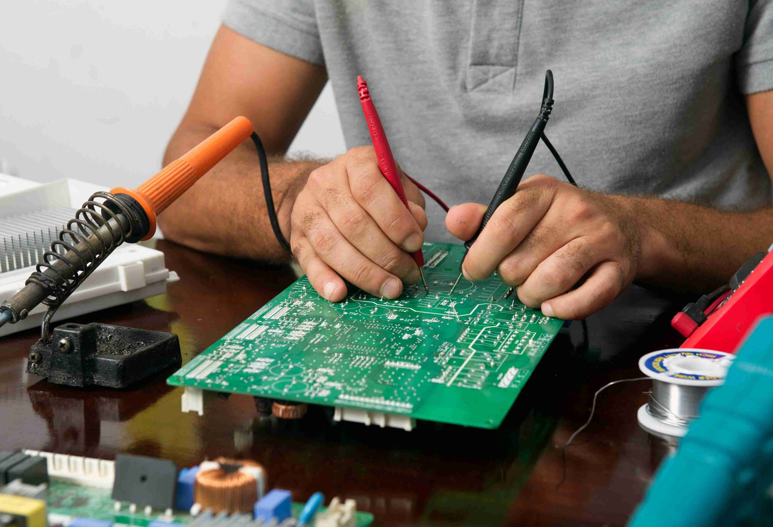 Sponsorship Visa Job Openings for Electricians in Illinois | Application Process and Everything You Need to Know